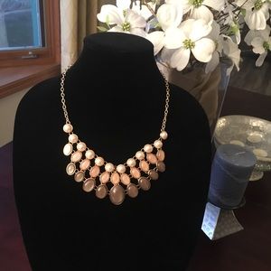 NWT💕  New York & Company bib necklace